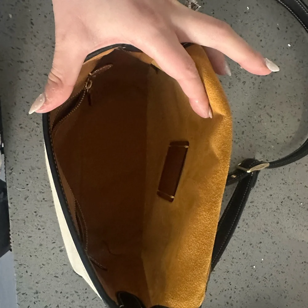 Coach Cream and Black Crossbody Bag with Gold C-Clasp - Picture 5 of 8